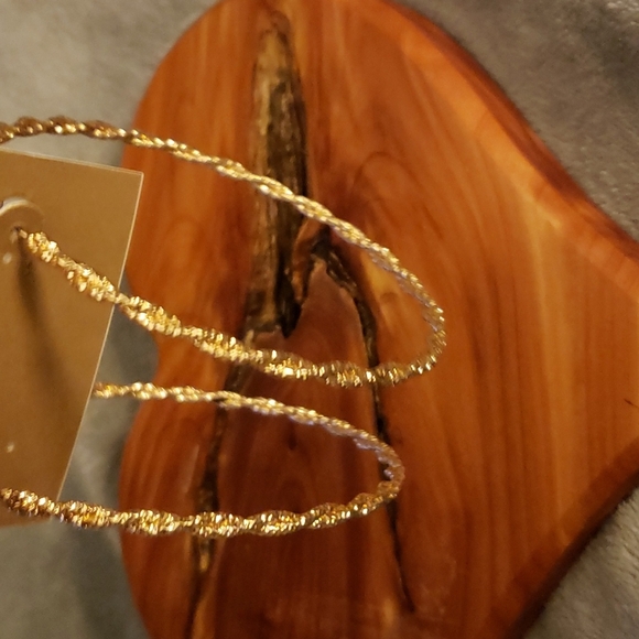 LARGE GOLD TONE EARRINGS - Picture 3 of 3